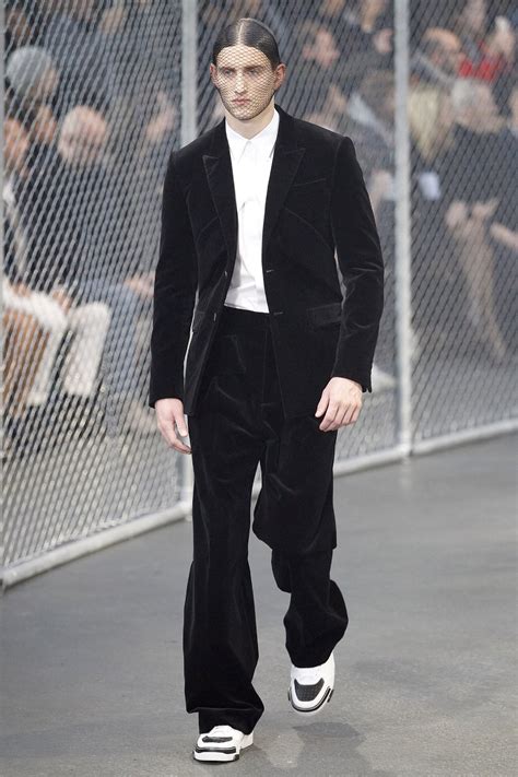 Givenchy Fall 2014 Menswear Fashion Show 